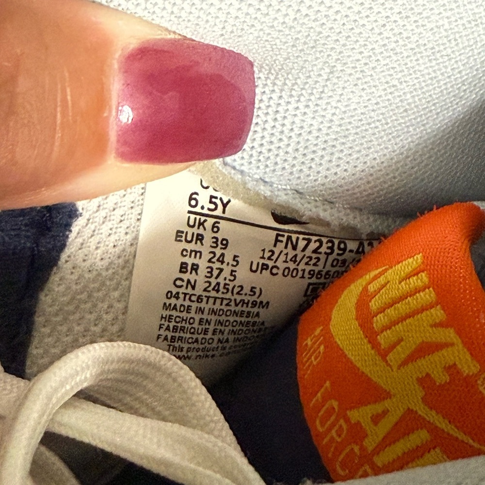 Nike Grade School Size 6.5Y Air Force 1 Low ‘UV Reactive’ - Picture 15 of 15
